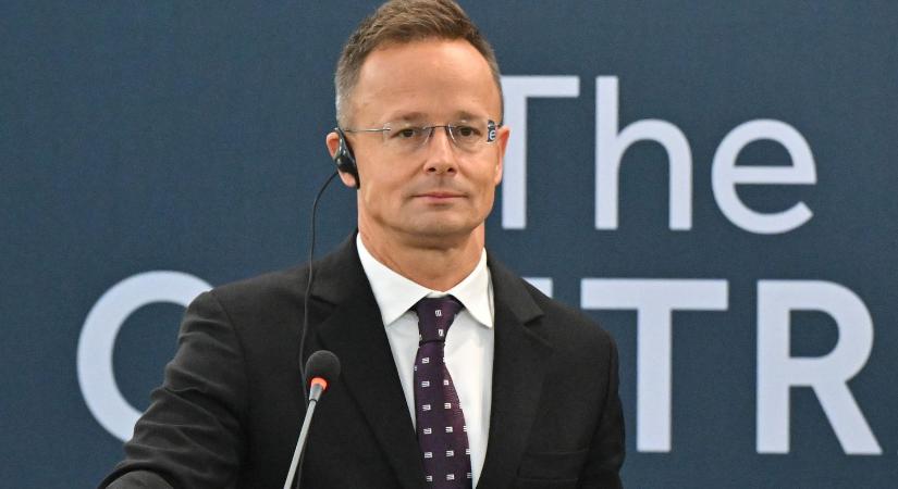 Kiderült az igazság Szijjártó Péter Kim Dzsongunnal közös fényképéről, megválaszolta végre a millió dolláros kérdést