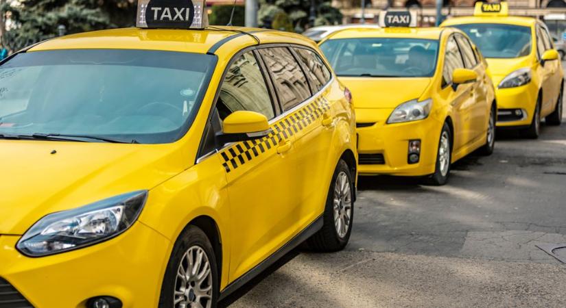 Hossszabítás: a fővárosi taxisok továbbra is tartják blokádot