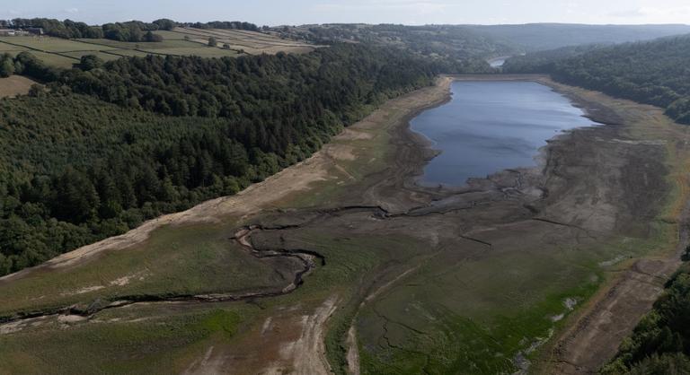 Víztakarékos zuhanyzó jelentheti a megoldást Anglia szárazsággal való küzdelmére?