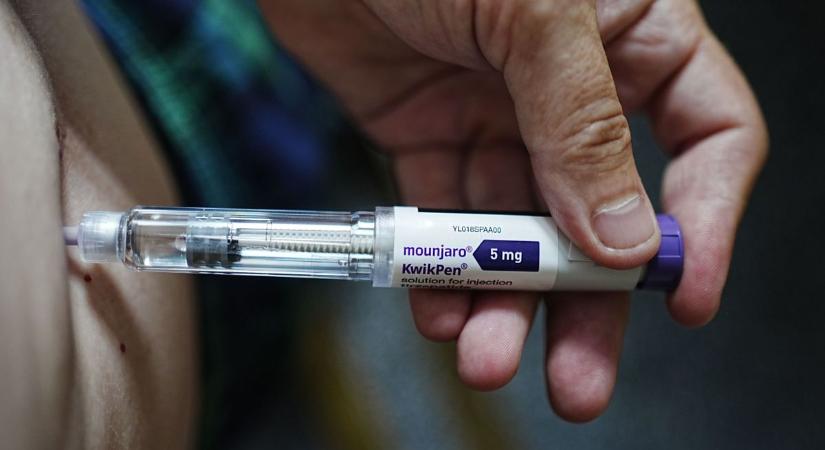 Túl olcsón adják a súlycsökkentőket a brit patikák, Párizsból és Amerikából is jönnek a gyógyszerturisták