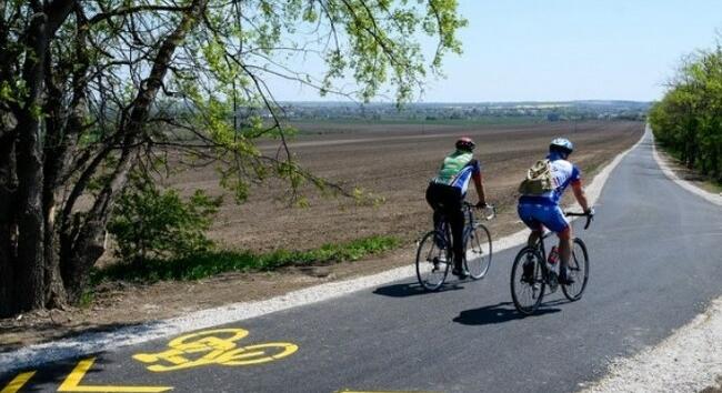 Újabb 110 km kerékpáros útvonallal bővült a Balaton keleti térsége