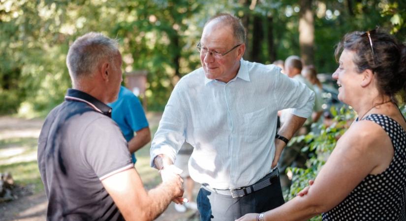 Etikai kódex elfogadását indítványozza Navracsics Tibor a választási kampányra