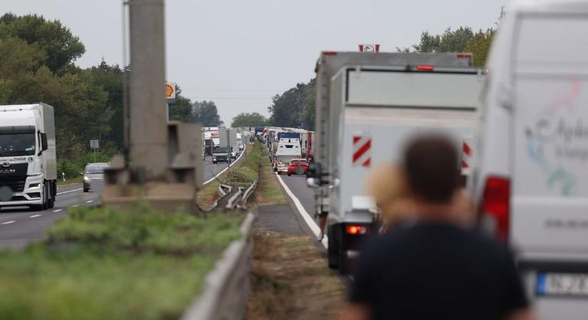 Óriási a baj a dunántúli autópályán: halálos karambol történt, tömegek vesztegelnek az úton