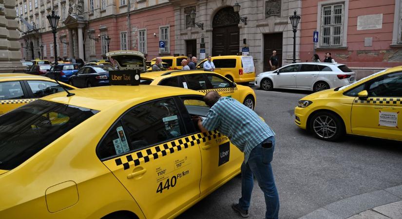 Taxis sztrájk: bementek a taxisok a városháza ülésteremébe – megüzenték, blokád alá veszik a várost, ha kell