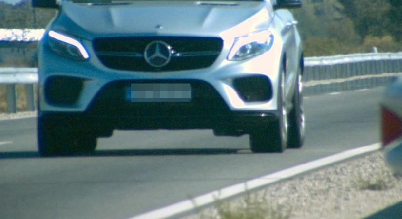 Több mint kétszázzal száguldozott egy kiskunsági autós, félmillió forintja bánja