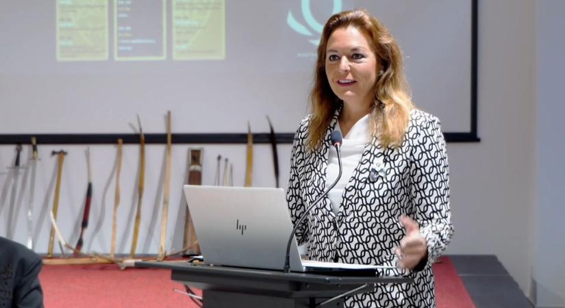 Testbeszéd szakértő elemezte Vitályos Eszter viselkedését Semjén Zsolt beszéde alatt, észrevette azt amit te sosem vettél volna észre