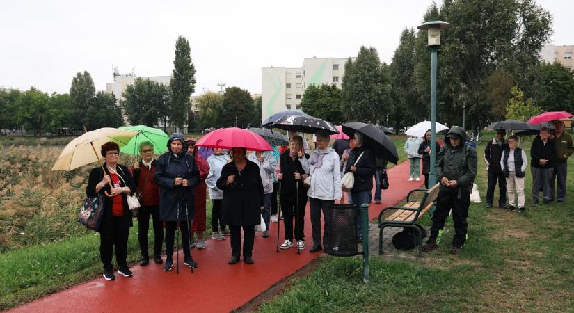 Átadták a felújított futópályát Győr-Szabadhegyen - képgaléria