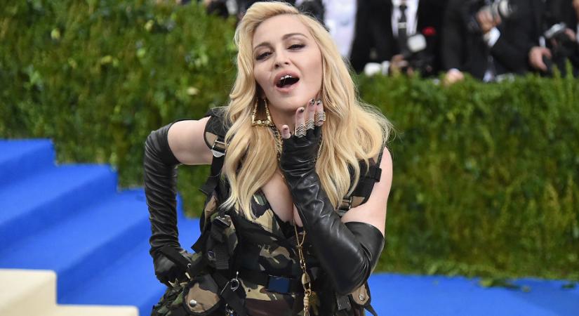 Madonna olyan lazán villantott bugyit, hogy leesik az állad