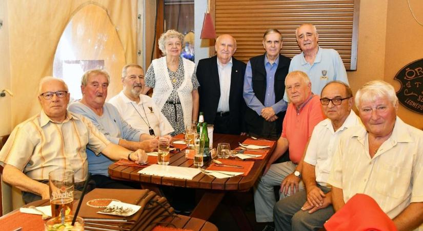 Érettségi találkozó a Nagy Lajos Gimnáziumban: hatvan éve végeztek