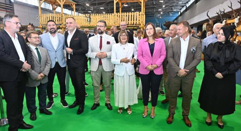 „Juhász a vásár miatt elhagyta a képviselőház ülését, leértékelte az általa vezetett intézményt”