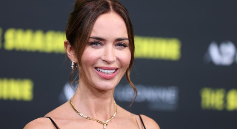 Emily Blunt olyan pucérruhában jelent meg, hogy mindenki elképedt