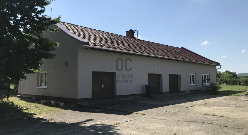 Privát atombunker jár a gyöngyösi ház mellé – most eladó a hely, aminek a létezéséről sem tudtál  fotók