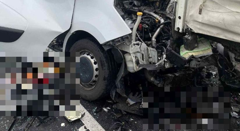 Kiderült, kik hunytak az el M1-esen - megrázó helyszíni fotók a tragédiáról