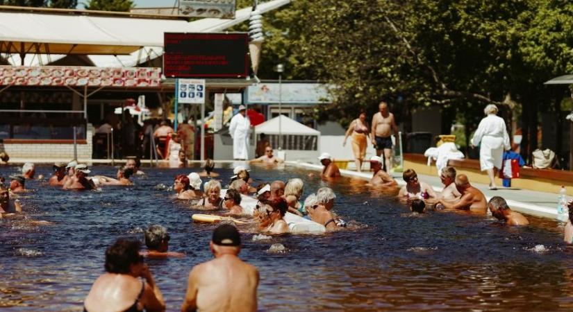 Jó meleg termálvíz várja a fürdőzőket a legnagyobb strandon, de már csak 1 hétig