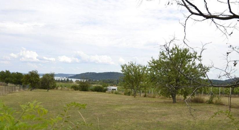 Balatonfüredi panorámás álomtelek: ilyen lehetőséggel ritkán találkozni