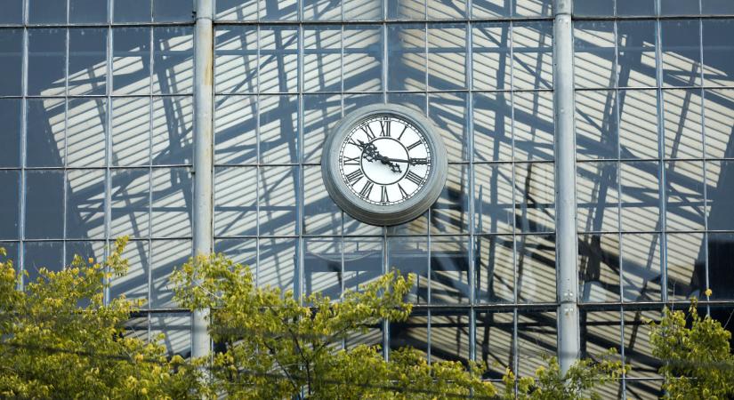 Kiszervezheti a kormány a ferihegyi gyorsvasút megépítését