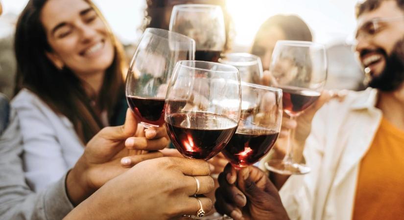 Egy új kutatás szerint bármilyen mennyiségű alkohol növelheti a demencia kockázatát