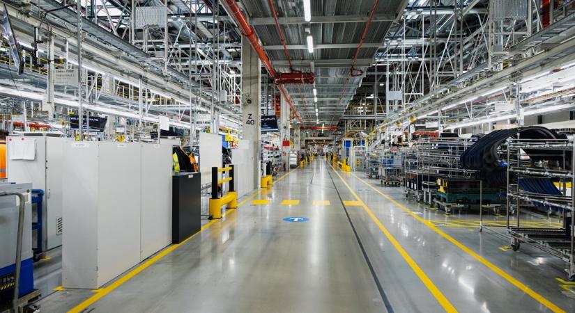 Még mindig áll a termelés a Jaguar Land Rover gyáraiban – Nyitrán is