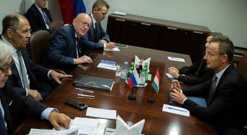 Szijjártó Péter az ukrajnai háborúról és a kétoldalú együttműködésről egyeztetett Szergej Lavrovval  videó