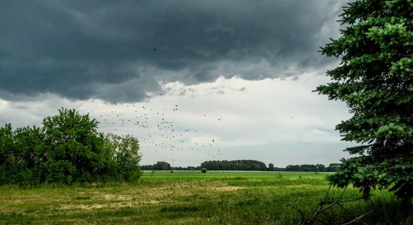 Időjárás szeptember 25: Szeles, borongós reggel után délután felszakadozik az ég