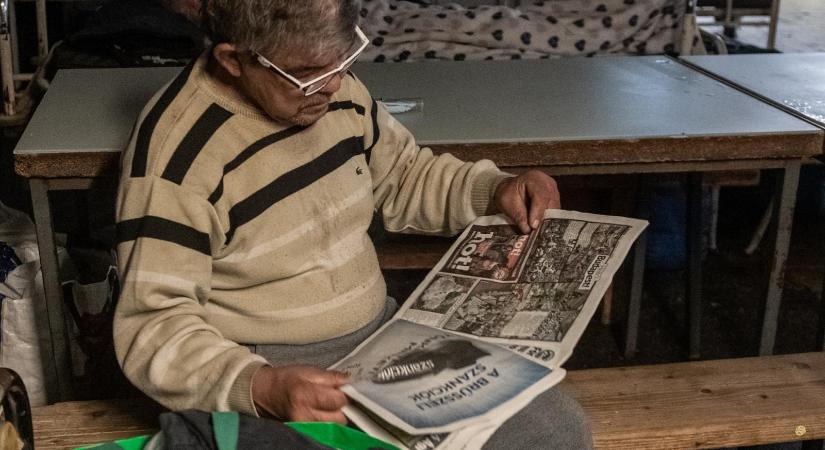 Egy nem működő zuhany, túl kevés mosógép – Nagyszerű érvekkel akarja bezárni Sára Botond az Iványi-féle hajléktalanellátó intézményeket