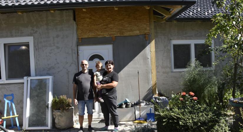 Porig égett az otthonuk, összefogással került tető az ásványrárói család feje fölé