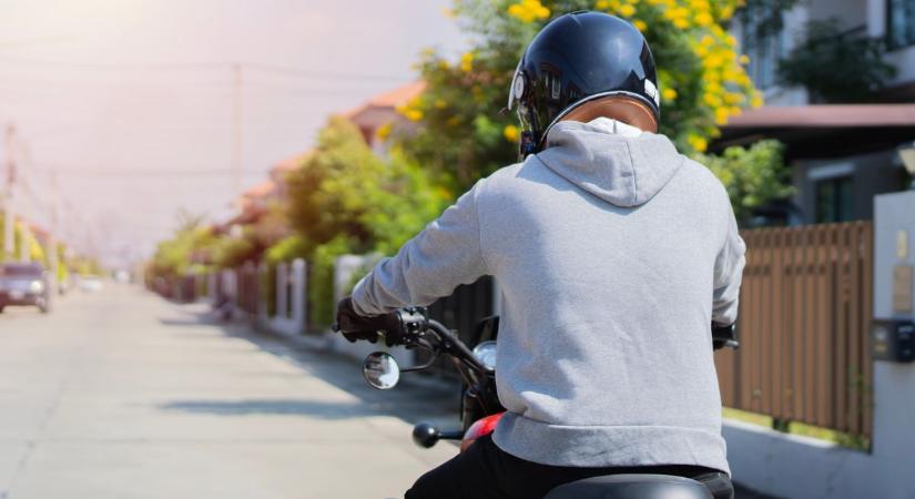 A József Attila sugárútnál mutatta meg egy motoros, hogyan nem szabad közlekedni – videóval