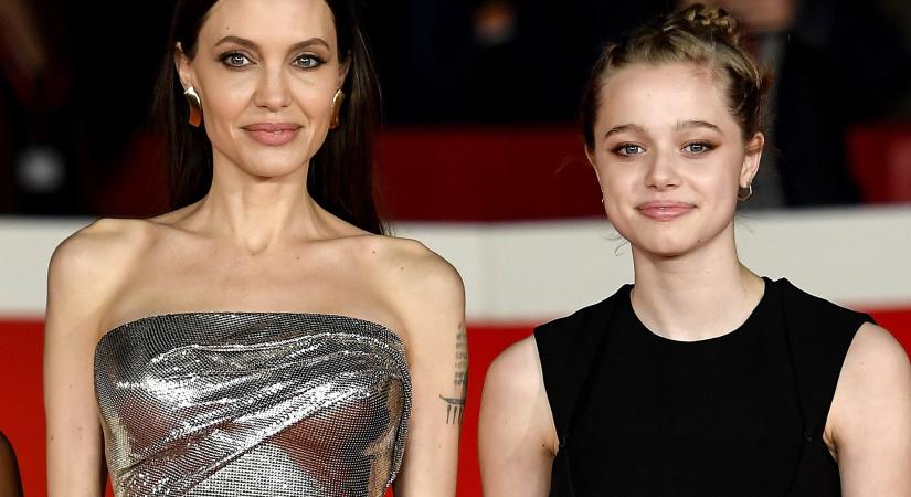 Angelina Jolie 19 lánya, Shiloh vadóc új külsővel hódít – platinaszőkére váltott és istenien áll neki!