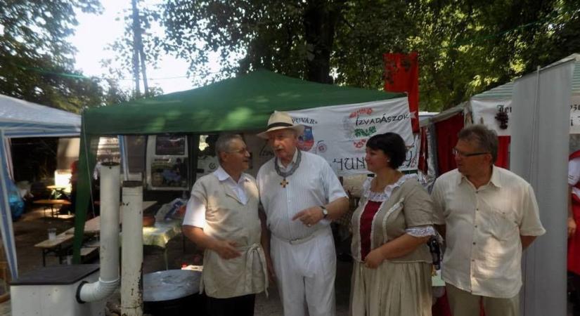 Az elhunyt hercegre emlékeznek a kapuvári ÍzvadÁszok, sok közös emlékük van