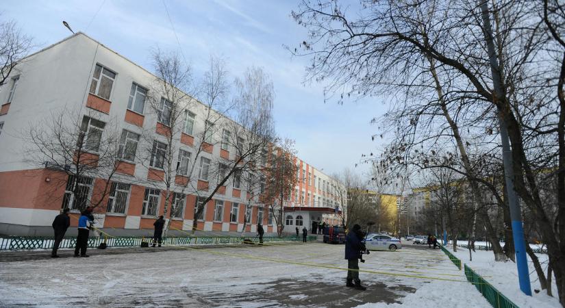 Őrizetbe vettek két 16 éves fiút Oroszországban, mert fegyveres merényletet terveztek egy iskola ellen