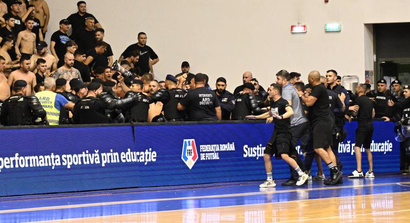 A román sportigazgató érdekes választ adott a botrányos nézőtéri összecsapásra