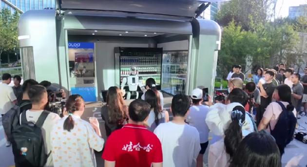 Kicsit kényelmes, de már emberi segítség nélkül dolgozik a kínai robotboltos