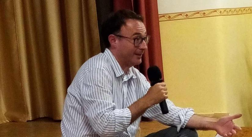 Rasszista hisztit rendezett a Stefano Bottoni nevű tiszás megmondó ember