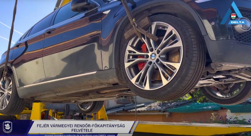 Ugrott a BMW, a motor, a milliók: így ért véget a biznisz Baracson - Fotók