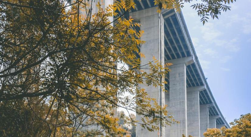 Öt kilométeres viaduktot építene a kormány