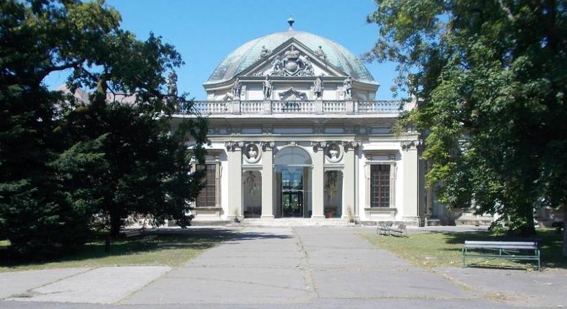 Több mint 300 év után is mesebeli a pompás magyar kastély: Budapest közelében áll