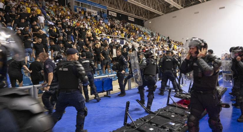 Kiderült, miért estek egymásnak a drukkerek a magyar–román meccsen