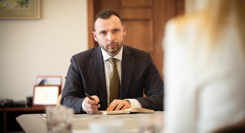 Bíró Barna Botond: Folytatni kell a beruházásokat, de nehéz év lesz 2026