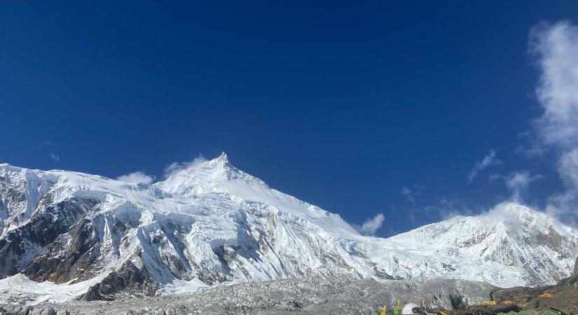 Himalája-expedíció: elérte a 8163 méter magas Manaszlu csúcsát a csíkszeredai Sántha Xénia (VIDEÓ)