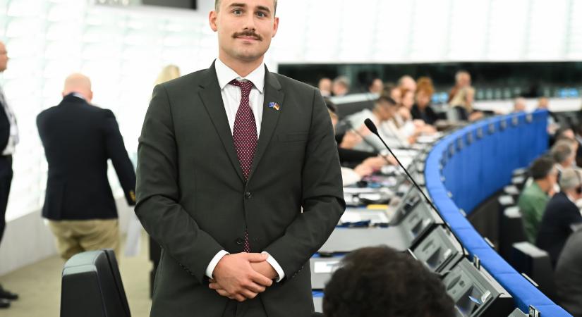 Egy EP-képviselő véletlenül meghívta a háborús bűncselekményekkel vádolt szudáni paramilitáris szervezet két tagját a parlamentbe, hogy a békéről beszéljenek