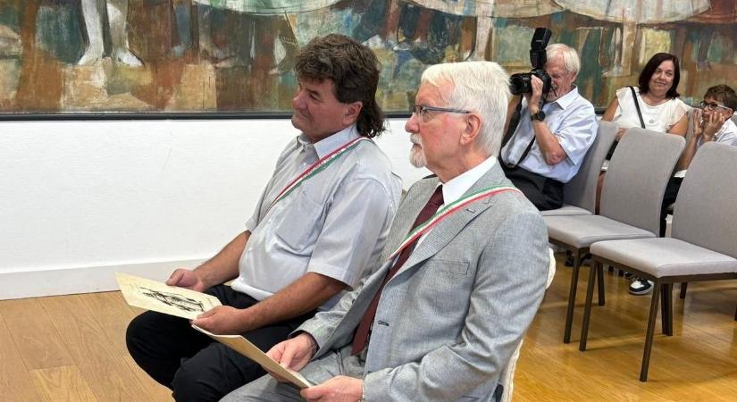 Ketten tettek állampolgársági esküt Szekszárdon – tiszteletbeli polgárokká is avatták őket