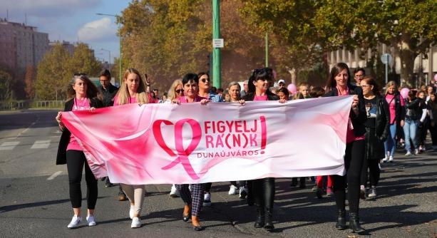 Újra a mellrák elleni küzdelemre hívja fel a figyelmet a „II. Figyelj rá(n)k!” programja