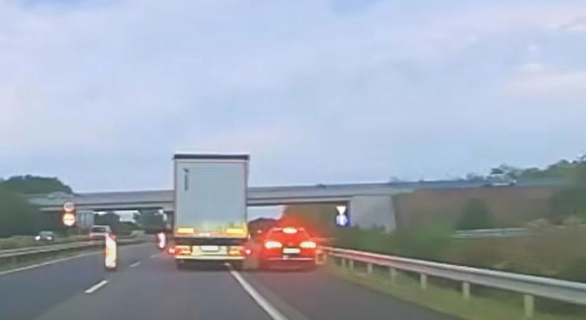 Videón az M3-ason történt szégyen: erősre előzte magát a VW-s, megcsinálta a botrányt Hatvannál