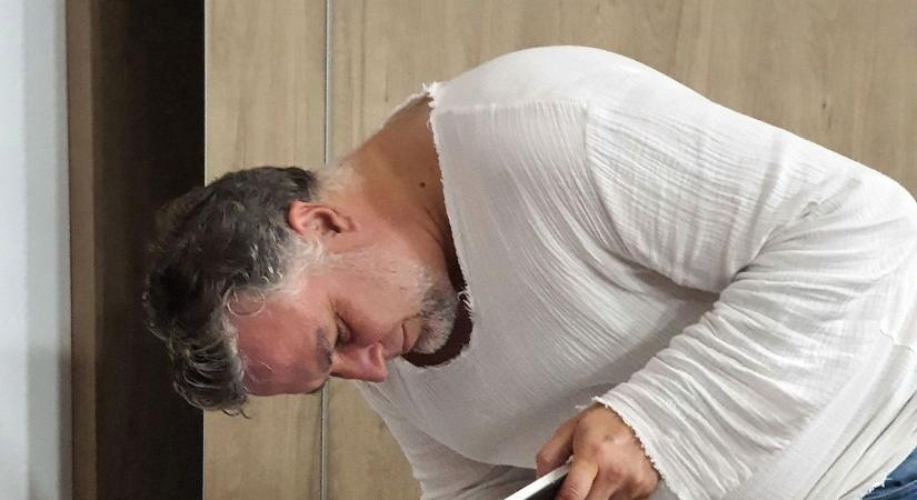Máris mentegetőzik a Szőlő utcai jelentésben szereplő Vályi István – próbálja tisztára mosni magát az autós újságíró