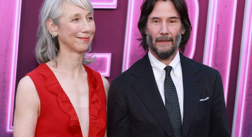 Keanu Reeves így csókolta szerelmét: Alexandra Grant romantikus fotóval jelentette be, tényleg összeházasodtak-e