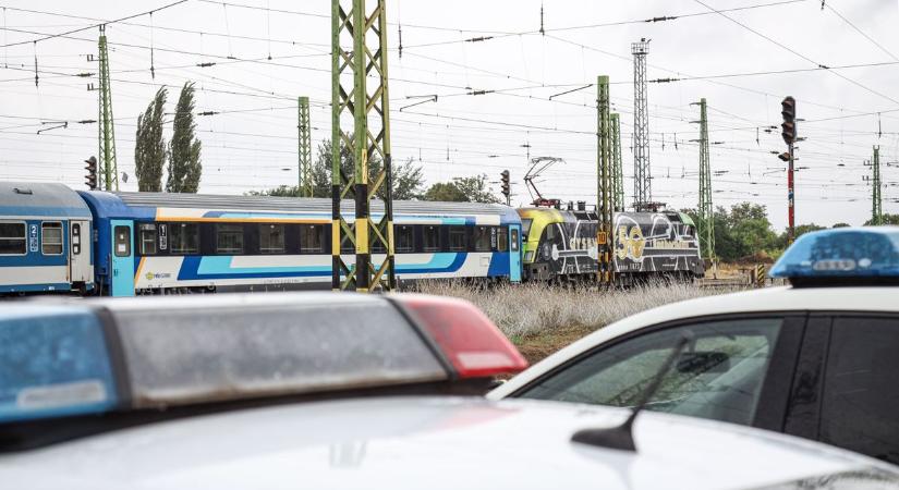 Vonatgázolás Cegléden: rendőrségi eljárás indult a tragédia után