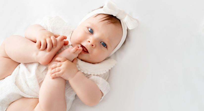 Hat kisbaba sírt fel szerdán Győrben, a lányok voltak többségben