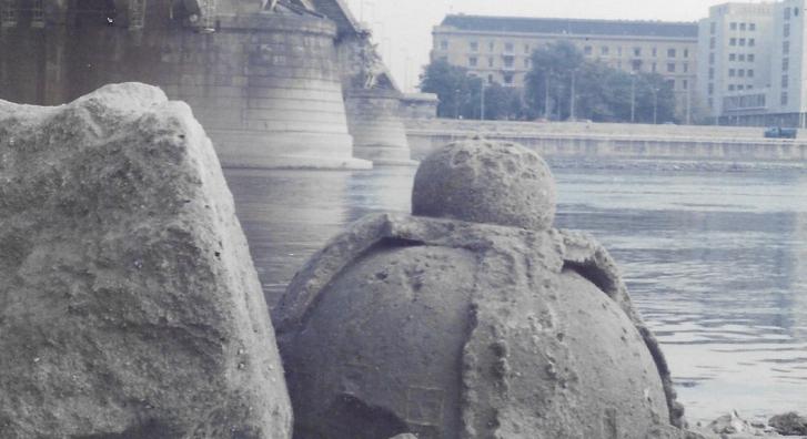 A felrobbantott Margit híd ma is rejt titkokat a Dunában