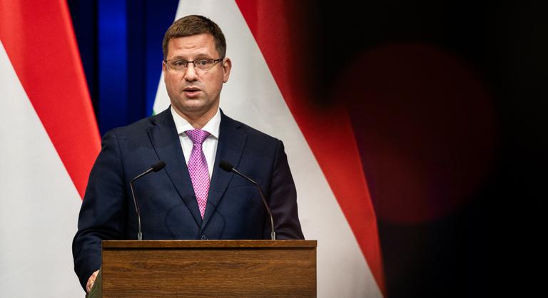Gulyás Gergely ellentmondott Semjén Zsoltnak, súlyos kérdések hangoztak el a Kormányinfón