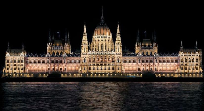 Ismét milliárdokat kapott az Orbán-kormány ismeretlenektől